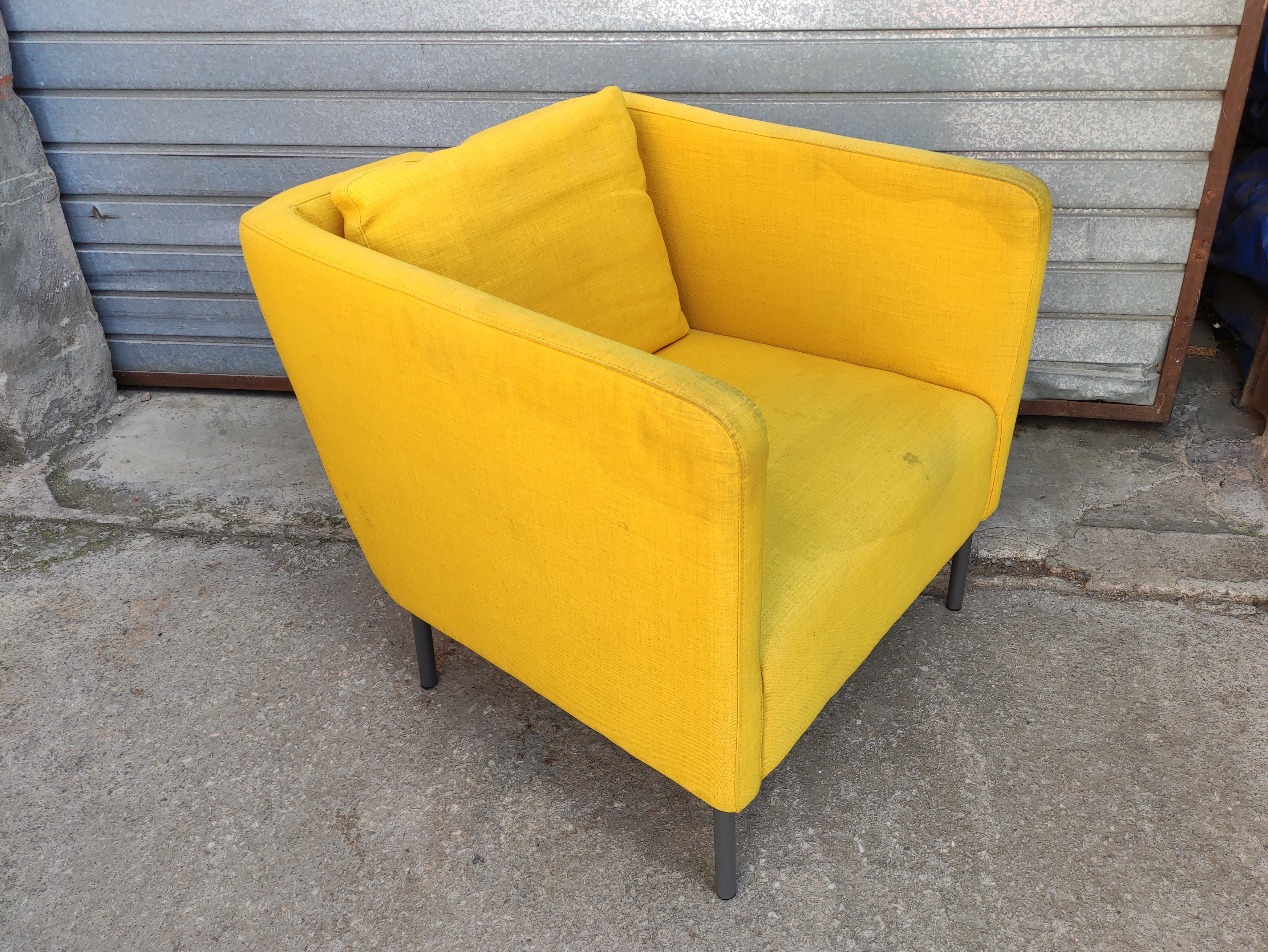 sillon amarillo manchado 44-74x70x74 1u